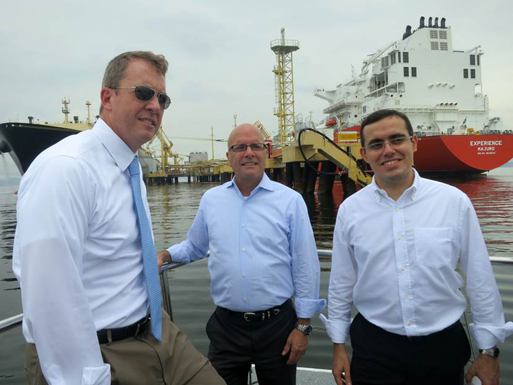 Consul americano recebe a primeira exportação de gás natural liquefeito no Rio