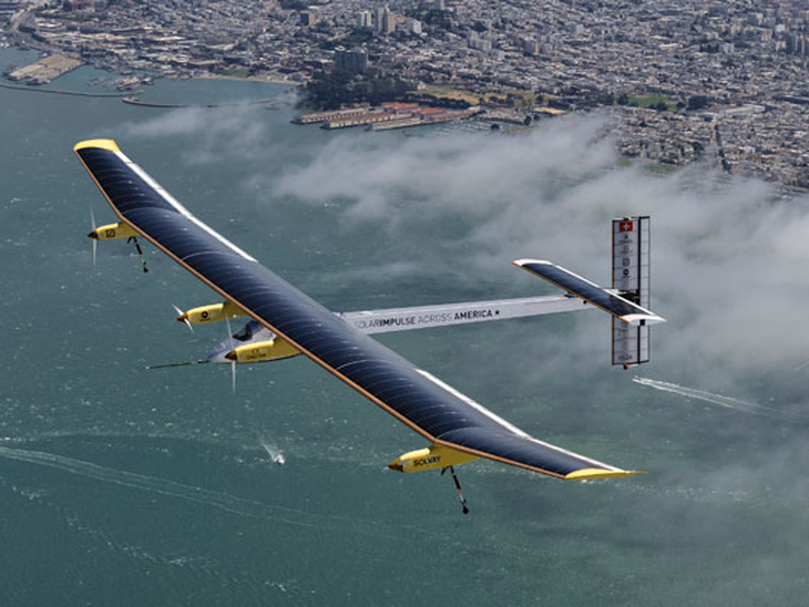 Aeronave movida exclusivamente a energia solar
