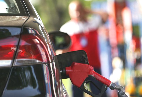 Petrobras aumenta nas refinarias o diesel em 3,7% e a gasolina em 1,9% Petrobras aumenta nas refinarias o diesel em 3,7% e a gasolina em 1,9%