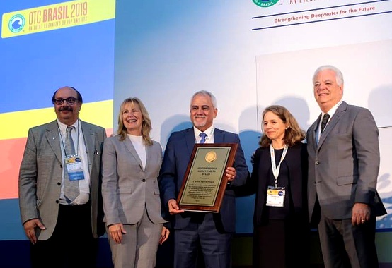 Tadeu Fraga é premiado na OTC Brasil com o Distinguished Achievement Award Tadeu Fraga é premiado na OTC Brasil com o Distinguished Achievement Award
