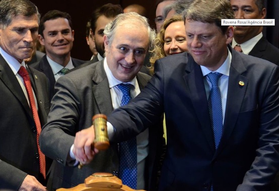Hoje na B3 em São Paulo, leilão de aeroportos mostra que país "voltou ao jogo", diz ministro Hoje na B3 em São Paulo, leilão de aeroportos mostra que país "voltou ao jogo", diz ministro